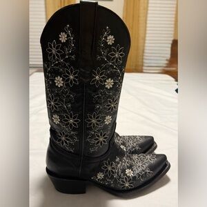 WILDFLOWERS Black Floral Heeled Boots Womens sz 6
